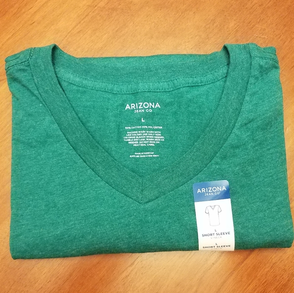 Arizona Jean Company Other - Arizona Mens  V-neck Tshirt